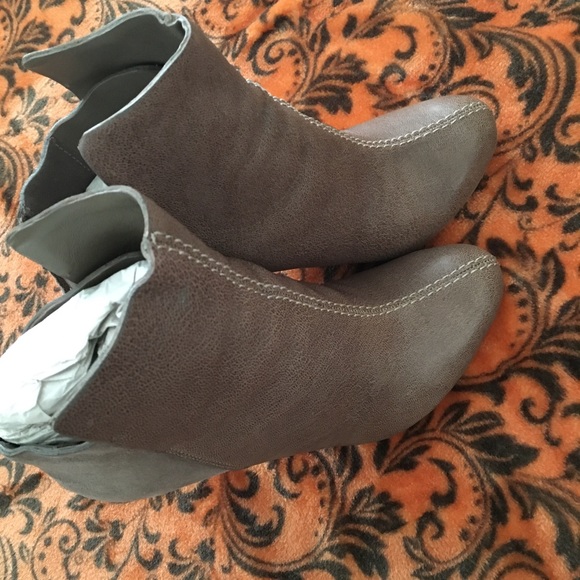 Vintage Leather/Suede Max Azria bootie Taupe - Picture 3 of 8